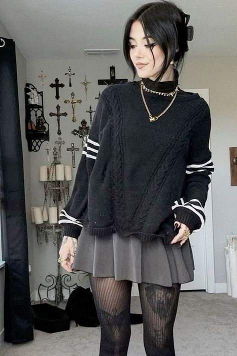 Nerdy Goth Aesthetic, Goth Girly Outfits, Subtle Alt Outfits, Clean Girl Goth Aesthetic, Goth Clean Girl, Goth Clean Girl Aesthetic, Clean Goth Outfits, Comfy Goth Outfits, Soft Goth Fashion