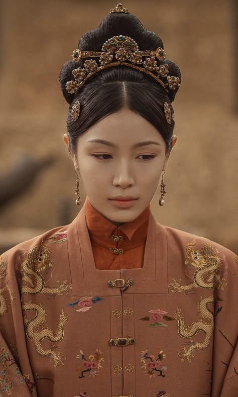 Ming Dynasty Hairstyle, Royal Feast Chinese Drama, Asian Crown, Fae Royalty, East Asian Hair, Yushi Huang, Chinese Headpiece, Dynasty Song, Chinese Crown