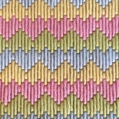 Bargello Patterns Free, Motifs Bargello, Broderie Bargello, Canvas Bag Diy, Bargello Patterns, Bargello Quilts, Canvas Bag Design, Bargello Needlepoint, Plastic Canvas Stitches