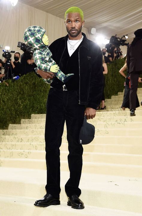 Frank Ocean Met Gala, Tiff Outfit, Green Robot, Aesthetic Culture, Gala Outfits, Ocean Outfits, Met Gala Outfits, In His Arms, Ocean Fashion