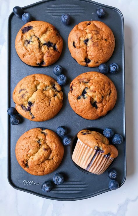 Healthy Blueberry Desserts, Blueberry Yogurt Muffins, Blueberry Desserts Recipes, Healthy Blueberry Muffins, Yogurt Muffins, Flours Banana Bread, Streusel Muffins, Blueberry Desserts, Healthy Blueberry