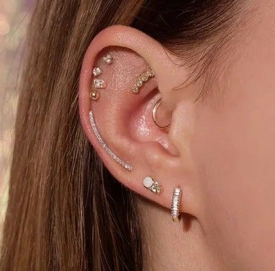 Ear Piercing Combinations, Ear Lobe Piercings, Types Of Ear Piercings, Cool Ear Piercings, Pretty Ear Piercings, Cool Piercings, Cute Ear Piercings, Cute Piercings, Ear Party