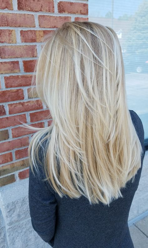 Layered Hair Medium Blonde Balayage, Natural Light Blonde Balayage, Natural Blonde To Platinum Balayage, Blonde Hair Styles Straight, Balayage On Natural Blonde Hair, Shorter Blonde Hair With Layers, Medium Blond Haircut, Blonde Medium Hair With Layers, Hair Ideas For Natural Blondes