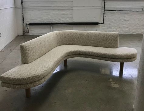 Seating Corner, Midcentury Banquette Seating, Diy Curved Banquette Seating, Round Banquette Seating, Modern Urban Living Room, Modern Banquette Seating, Corner Banquette Seating, Curved Banquette Seating, Modern Banquette