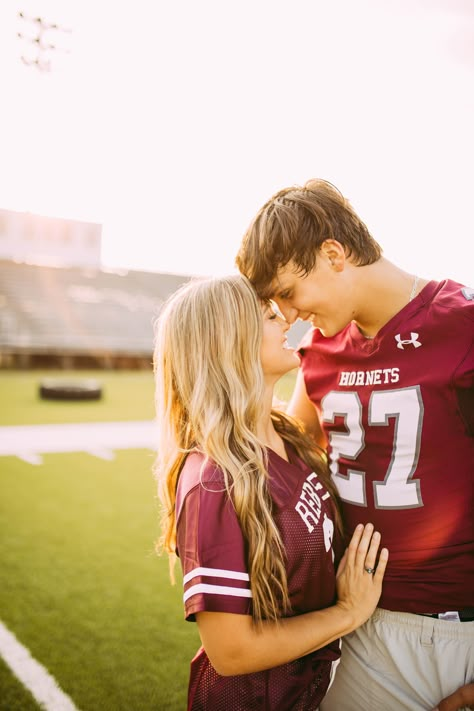 Football Field Photoshoot Couple, Cheer And Football Couples Senior Pics, Football Senior Pics With Girlfriend, Couple Football Pictures, Couple Sports Pictures, High School Couples Pictures, Cheer And Football Couples Pictures, Football Pictures With Girlfriend, Homecoming Dance Pictures