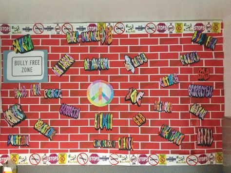 Bully Free bulletin board where students colored in their names (printable graffiti art) and positive words /bully free zone. Graffiti Bulletin Board Ideas, Free Bulletin Board, Hollywood Classroom, Graffiti Name, Graffiti Names, Bulletin Board Ideas, Year 5, Classroom Bulletin Boards, Positive Words