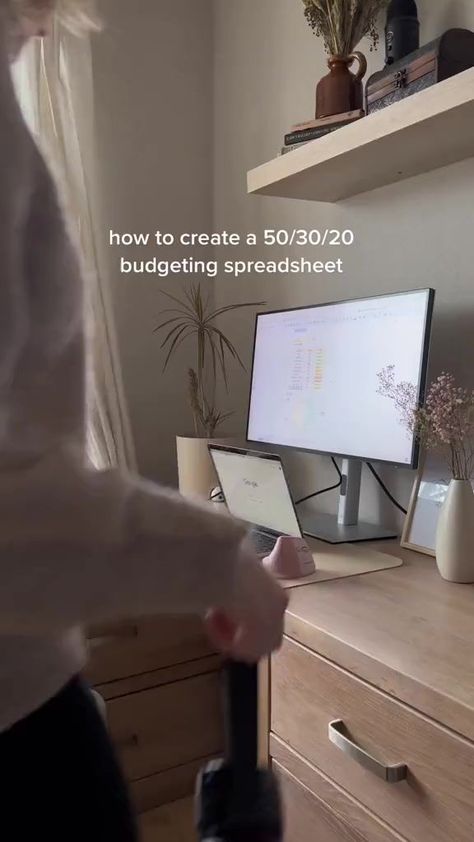 Budget Rule, Budget By Paycheck, Microsoft Excel Tutorial, Money Saving Methods, Student Life Hacks, Excel Tutorials, Money Management Advice, Money Saving Strategies, Budget Spreadsheet