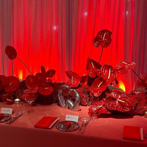 Ombré tablescape for @karlaotto & @hmbeauty . Thanks for bringing me on the project ❤️ | Instagram Red Tablescape, Tea Ceremony Wedding, Red Flower Arrangements, Red Centerpieces, Monochrome Weddings, Wedding Dr, Red Bouquet, Red Party, Theme Color