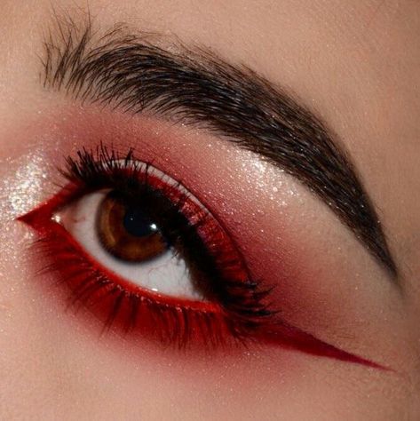 ─ ✰ 𝐏𝐢𝐧𝐭𝐞𝐫𝐞𝐬𝐭: 𝐡𝐨𝐧𝐞𝐞𝐲𝐣𝐢𝐧 Maquillage On Fleek, Red Eyeliner, Red Eye Makeup, Eyeshadow Tips, Red Eyeshadow, Glossy Makeup, Red Makeup, Beauty Make-up, 90's Fashion