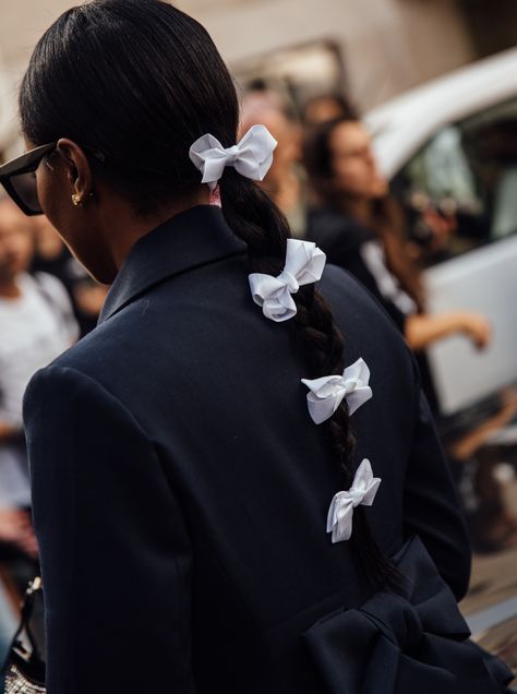 Paris Fashion Week Hairstyles, Oversized Bow Hair, Black Women Celebrities, Elegance Hair, Fashion Week Hair, Dreadlock Hair, Bow Ponytail, Holiday Lookbook, Editorial Hair