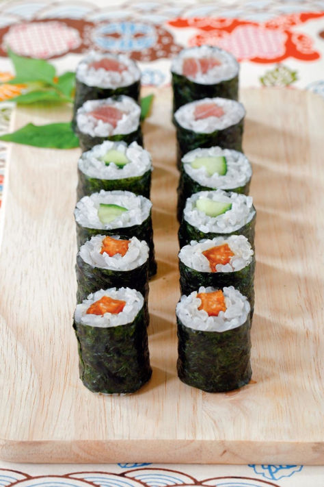 Easy Homemade Sushi, Sushi Rolls Recipe, Recipe Ideas Easy, Rolls Recipe Easy, Maki Roll, Sushi Recipes Homemade, Maki Sushi, Sushi Roll Recipes, Sushi At Home