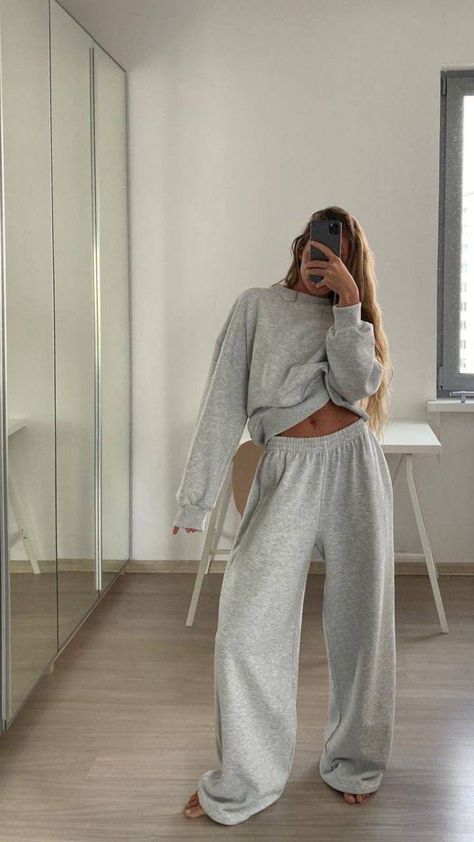 Gray Winter Sportswear Sweats, Oversized Gray Sweats For Winter, Comfy Gray Sweats For Streetwear, Gray Cozy Fit Sweats, Oversized Gray Sweats Sportswear, Clothing Labels Design, Winter Fit, Home Outfit, Chill Outfits