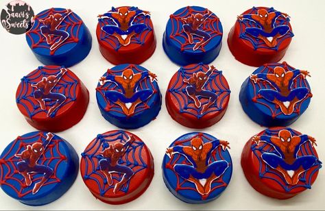 Instagram: Saavissweets Spider Man Chocolate Covered Oreos, Spiderman Oreos, Spidey Party, Chocolate Designs, Oreo Treats, Spiderman 3, Covered Oreos, Chocolate Design, Spiderman Birthday