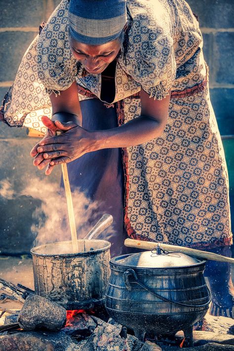 Woman African Cooking, #Woman, #Cooking, #African Cooking Woman, African Museum, Best Camera For Photography, Africa Art Design, Photo Of Woman, African Life, Africa Photography, African Cooking, African Theme