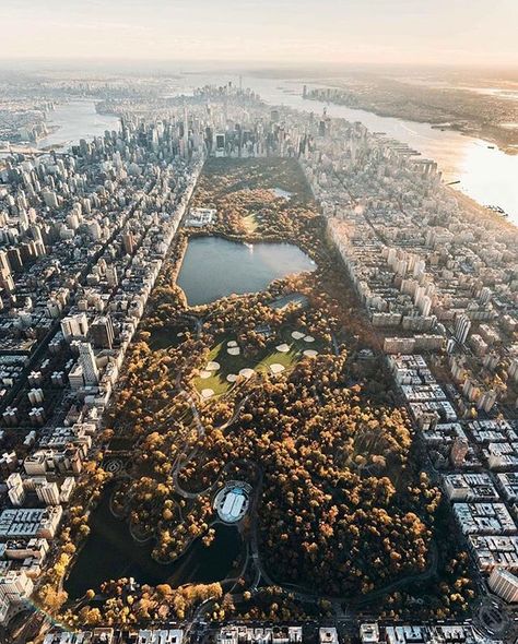 What a #gorgeous #view of @centralparknyc A green #oasis in the middle of a busy #city : @jeremiedupont . . . . #nyc #park #views #travel #newyorkcity #newyork #instatravel #instagood #instapic #photography #picoftheday #nature #love #newyorklife #experience #lake #manhattan Magazine Lifestyle, London Travel Guide, Lifestyle Entrepreneur, Luxury Boat, Central Park Nyc, New York Photos, New York Life, States In America, Ny City