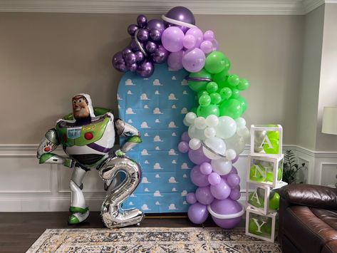 Buzz Light Year Balloon Garland, Buzz Lightyear Balloons, Buzz Lightyear Party Decorations Diy, Buzz Lightyear Balloon Garland, Buzz Lightyear Birthday Party Decor, Buzz Light Year Birthday Party, Buzz Light Year Birthday, Buzz Birthday, Buzz Lightyear Birthday Party