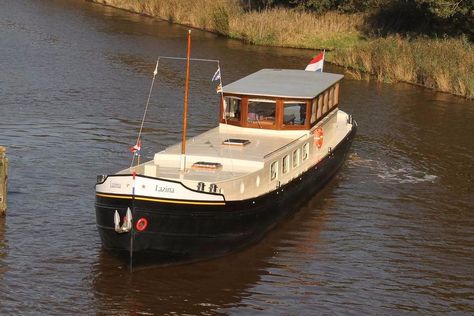 Barge Interior, Barges For Sale, Barge Boat, Boat House Interior, Best Yachts, Power Boats For Sale, Dutch Barge, Boat Interior, Cool Boats