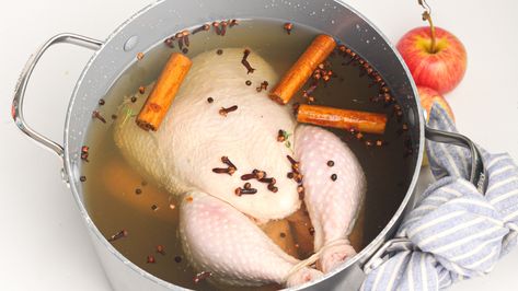 Add some fall-inspired flavor to your chicken with this apple-spice brine recipe. Brine For Chicken, Chicken Brine Recipe, Chicken Brine, Ice Cube Melting, Types Of Vinegar, Apple Cider Vinegar Chicken, Brine Chicken, Apple Chicken, Brine Recipe