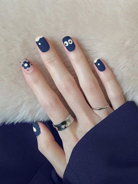 Nails With Blue Design, Nail Blue Design, Nail Colors Blue, Nail Art Funky, Short Nails Blue, Nail Ideas Blue, Nail Designs Blue, Fake Nails Blue, Press On Nails Design