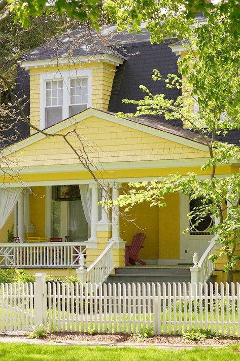 Colors that compliment Yellow | WOW 1 DAY PAINTING Light Yellow Paint, Yellow House Exterior, Tuscan Style Homes, Bedroom Inspirations Minimalist, House Paint Color Combination, Deck Colors, Yellow Cottage, Victorian Style Homes, Traditional Style Homes