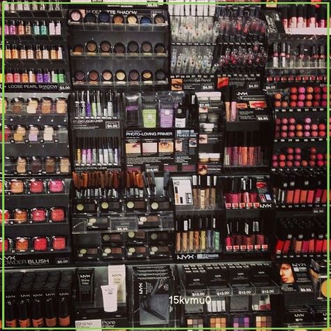 Koleksi Makeup, Rangement Makeup, Makeup Beauty Room, Penyimpanan Makeup, Makeup Collection Goals, Alat Makeup, Makeup Display, Makeup Tumblr, Cosmetic Display