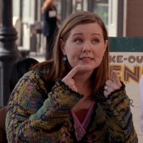 Sookie Gilmore Girls, 2000s Shows, Gilmore Girls Fashion, Gilmore Girls Outfits, Gilmore Girls Seasons, Mother Daughter Relationships, Lorelai Gilmore, Women Writing, Melissa Mccarthy