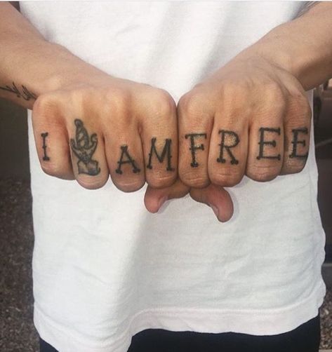 #fingertattoo #smalltattoo Finger Tattoo For Men, Side Finger Tattoos, Fingers Tattoo, Inner Finger Tattoo, Love Finger Tattoo, Tattoos Words, Wesley Tucker, Finger Tattoos Words, Cool Finger Tattoos