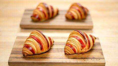 It should be immediately apparent by the clean, geometric lines and bright red candy stripes of dough that the chocolate raspberry croissant at Epicerie Boulud is unlike any other croissant in the... Raspberry Croissant, Homemade Croissants, Croissant Recipe, Cronut, Bakery Menu, Breakfast Pastries, Pastry Blender, French Pastries, Breakfast Bake