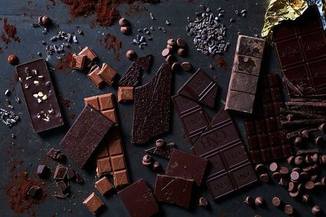 What Do We Really Know About Chocolate's Health Benefits? Gourmet Chocolate Recipes, Chocolate Fantasy, Chocolate Benefits, Chocolate Pictures, Chocolate Heaven, Chocolate Maker, Premium Chocolate, I Love Chocolate, Chocolate Sweets