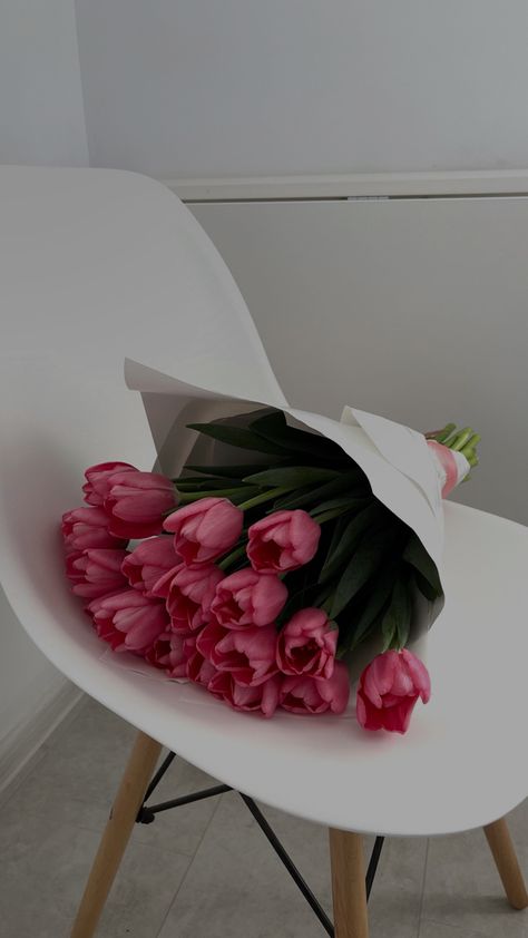 Aesthetic Tulips, Fashion Outfits Dresses, Flowers Peonies, Boquette Flowers, Lovely Flowers Wallpaper, Outfits Dresses, Nothing But Flowers, Flower Therapy, Beautiful Bouquet Of Flowers