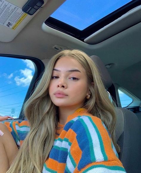 only positive people 🌸 on Instagram: “driving 🌝” Hair Streaks, Brown Blonde Hair, Brown To Blonde, Hair Inspo Color, Grunge Hair, Dream Hair, Aesthetic Hair, Blonde Hair Color, Blonde Girl