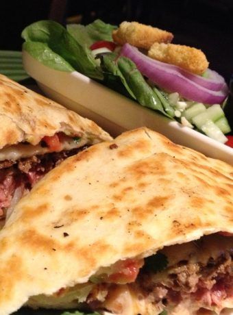 Copycat Applebees Quesadilla Burger, Applebees Quesadilla Burger Sauce, Applebee's Quesadilla Burger Recipe, Applebees Mexi Ranch Sauce, Quesadilla Burgers Applebees, Applebees Quasidilla Burger Recipes, Applebees Quesadilla Burger, Queso Burger Recipe, Copycat Restaurant Recipes Applebees