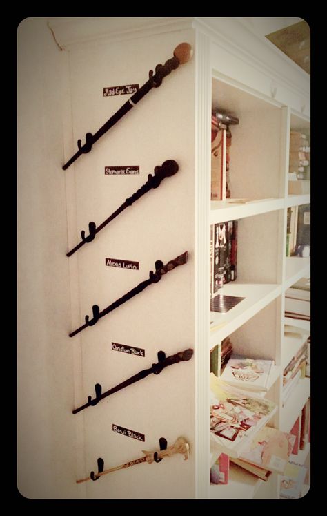 Wand Shelf Harry Potter, How To Display Harry Potter Wands, Wand Display Ideas, Diy Wand Stand, Harry Potter Wands Display, Harry Potter Wand Display Ideas, Harry Potter Corner In Room, Harry Potter Shelf Ideas, Harry Potter Shelf Decor