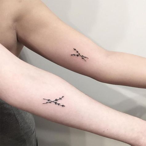 Small Best Friend Tattoos, Matching Bff Tattoos, Small Sister Tattoos, Tiny Tattoos For Women, Matching Best Friend Tattoos, Bestie Tattoo, Muster Tattoos, Bff Tattoos, Friendship Tattoos