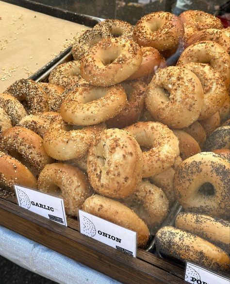 Bagels Nyc, Bagel Cafe, Cafe Nyc, Coffee And Bagel, Aesthetic Cafe, Bagel Shop, Travel Architecture, American Culture, Brown Aesthetic