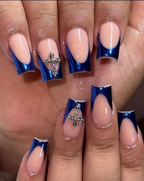 Dark Blue French Tips Coffin, Nail Ideas Navy Blue And Gold, Blue And Gold Square Nails, Navy Blue And Silver Quince Nails, Navy Quince Nails, Royal Blue Nails With Charms, Dark Blue And White Nails Acrylic, Short Acrylic Nails Navy Blue, Dark Blue Nails With Charms