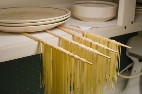 Homemade Spaghetti Noodles, Best Noodles, Cooking Fresh Pasta, Homemade Egg Noodles, Homemade Pasta Recipe, Spaghetti Dinner, Homemade Spaghetti, Homemade Noodles, Low Carb Zucchini