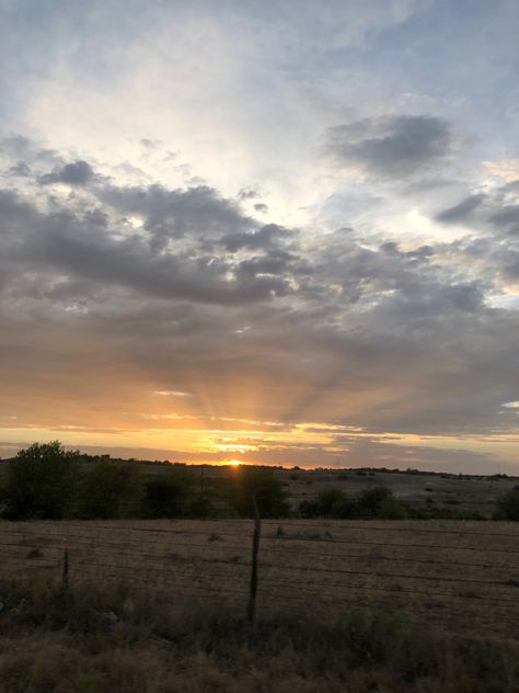 #sunset #texas #aesthetic Texan Aesthetic, 70 Aesthetic, Texas Aesthetic, Waxahachie Texas, Eddie Diaz, Texas Trip, Texas Landscape, Proof Of Love, Texas Summer