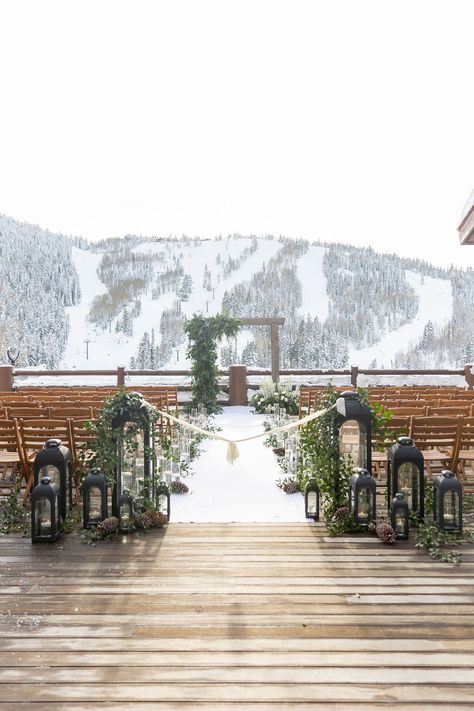 Pine Green Winter Wedding, December Wedding Arch, Outside Winter Wedding Ceremony, Pine Arch Wedding, Outdoor Wedding Ceremony Winter, Winter Wedding Ceremony Arch, Christmas Tree Wedding Ceremony, Winter Wedding Arch Ideas, Snow Wedding Ceremony