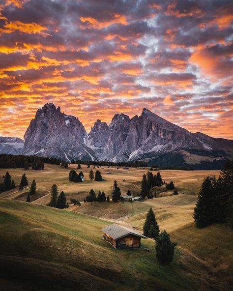 Dolomites Italy, Travel Inspiration Destinations, Bucket Lists, Essential Items, Alam Yang Indah, Nature Images, Places Around The World, Italy Travel, Nature Pictures