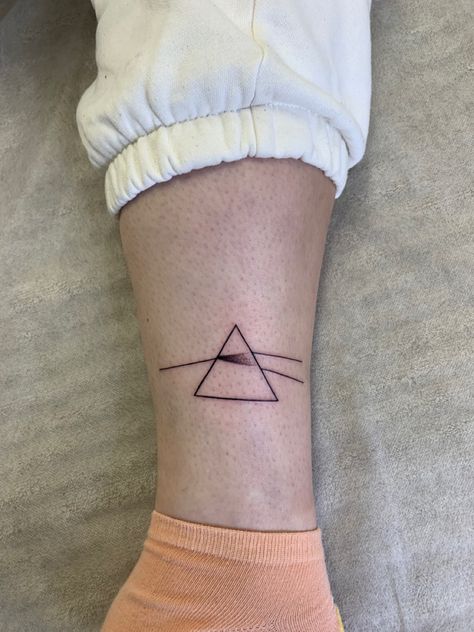 Dark Side Of The Moon Tattoo Ideas, Pink Floyd Tattoo Dark Side Of The Moon, Dark Side Of The Moon Tattoo, Pink Floyd Tattoo Ideas, Pink Floyd Ideas, Body Enhancement, Pink Floyd Tattoo, Movie Tattoo, Cool Arm Tattoos