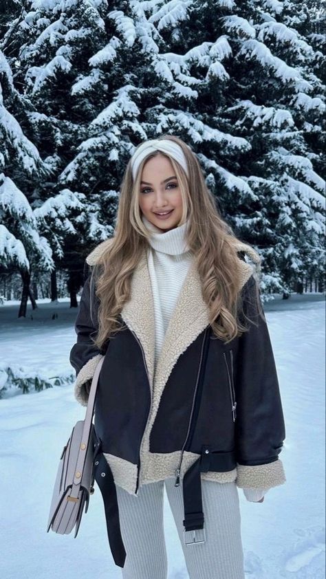 Snow Outfits For Women, Minimalist Winter Outfit, Snow Outfits, Getting Bored, Classy Winter Outfits, Chic Winter Outfits, Winter Fashion Outfits Casual, Stylish Clothes, Cute Winter Outfits