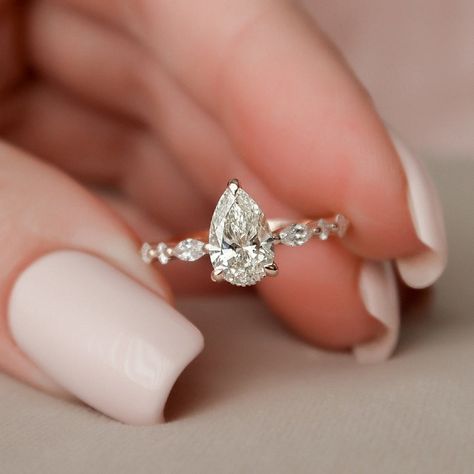 Pear Moissanite Engagement Ring, Pear Wedding Ring, Pear Diamond Engagement Ring, Cute Engagement Rings, Future Engagement Rings, Zierlicher Ring, Engagement Ring Shapes, Pear Engagement Ring, Wedding Rings Rose Gold