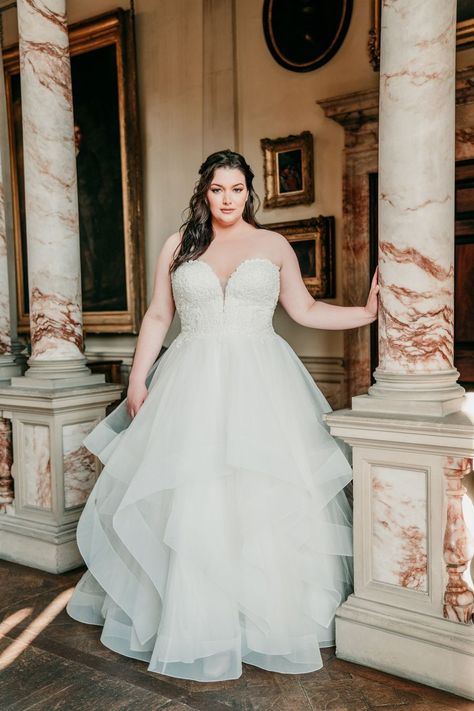 Wedding Gown For Chubby Brides, Dress For Chubby, Curvy Wedding Dress, Allure Romance, Allure Wedding Dresses, Curvy Wedding, Plus Wedding Dresses, Wedding Dresses Plus, Plus Size Wedding Gowns