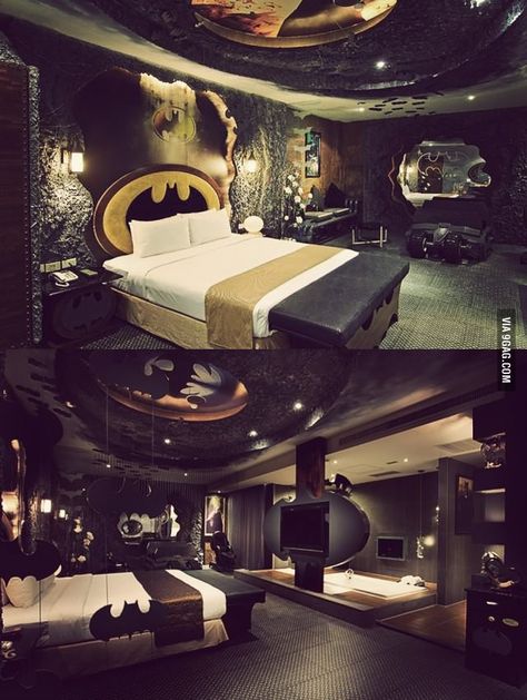 Batman hotel room Batman Bedroom, Batman Room, Batman Love, Batman Theme, Univers Dc, Kaohsiung, Im Batman, Batgirl, Hotel Room