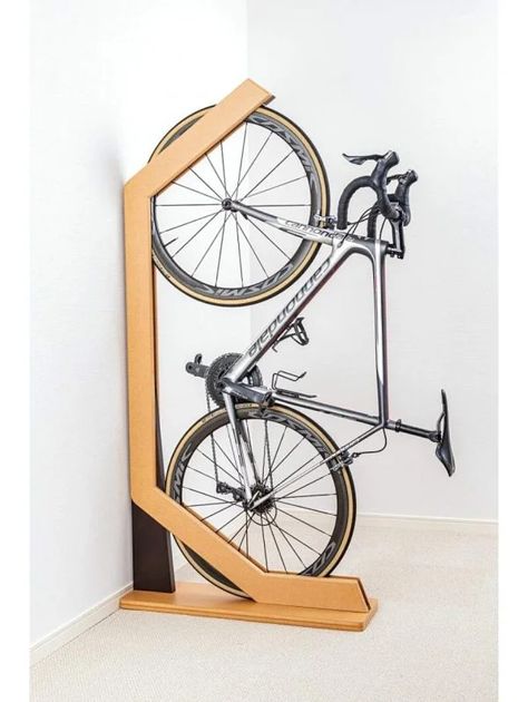 Bike Storage Apartment, Rack Velo, Indoor Bike Rack, Diy Bike Rack, Bike Storage Garage, Bike Storage Solutions, Bike Wall Mount, Doors Diy, Wooden Bicycle