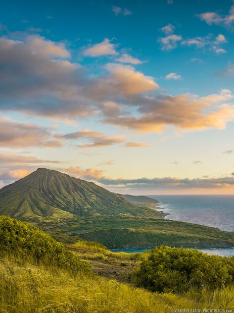 Sunrise Hike at Hanauma Bay (Hawaii) Iphone Paper, Sunrise Hike, Family Travel Photography, Hanauma Bay, Portraiture Photography, Hiking Photography, Vacation Photography, Hawaii Honeymoon, Travel Photography Inspiration