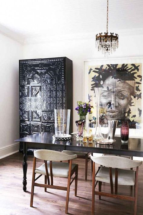 Afrocentric Decor, Walls Decor, Eclectic Dining Room, Eclectic Dining, Boho Beautiful, Modern Victorian, African Decor, Décor Boho, Dining Room Inspiration