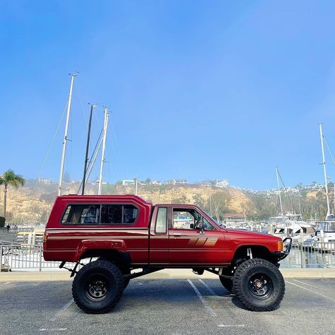 @justatoyota - 1985 Toyota pickup Xtra cab deluxe. Text Pictures, reviews and articles about the classic 4x4 Toyota trucks. Find all specs on parts, mods, upgrades, lifts, and wheels! #liftedtrucks #classic4x4 #classictrucks Toyota Trucks 4x4 Old, 1985 Toyota Pickup 4x4, Toyota Pickup For Sale, Pickup Trucks Toyota, Toyota Trucks 4x4, Classic 4x4, Classic Toyota, Coastal Cowboy, Toyota Pickup 4x4