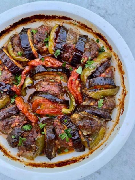 Short Rib Chili, Turkish Meatballs, Cozy Meals, Minced Meat, Eggplant Recipes, Kebabs, Middle Eastern Recipes, Turkish Recipes, Grilled Vegetables